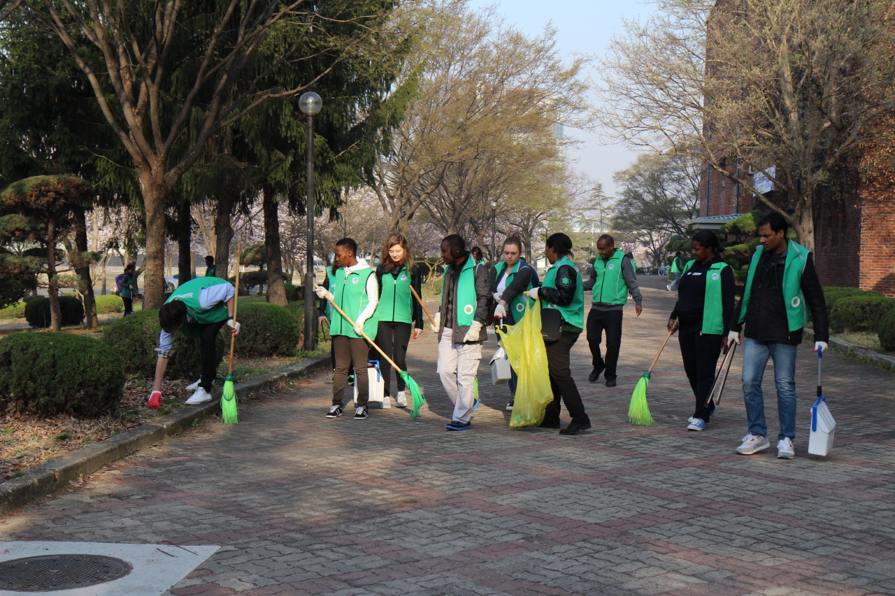 Saemaul Monthly Cleaning Campaign April 2016